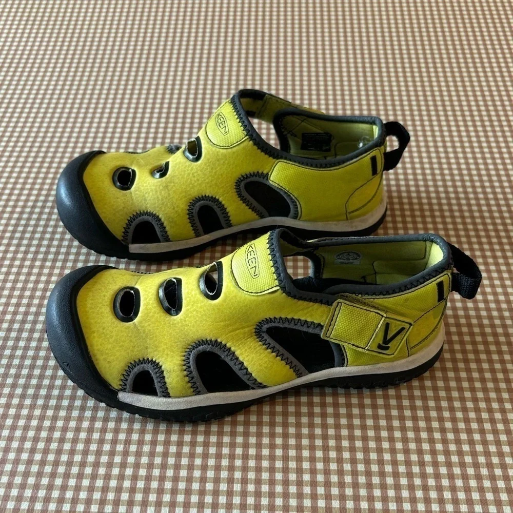 KEEN STINGRAY Water Sandals Shoes Big Kids‎ Size 2